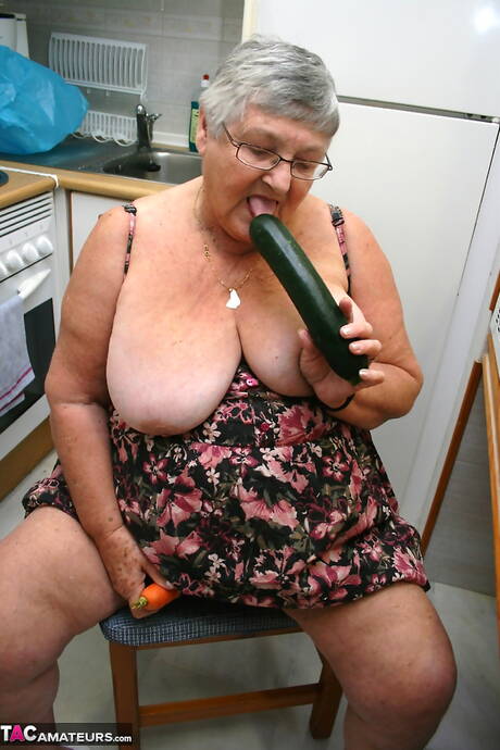 TAC Amateurs offers a free photo gallery with Grandma Libby xxx gallery 272505